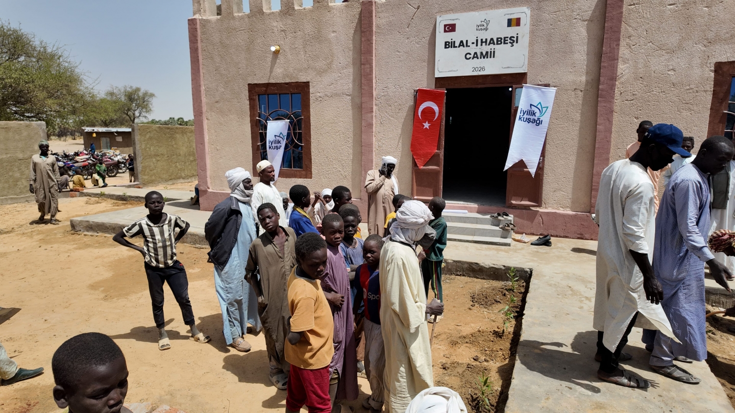 Çad’da Bir İyilik Hikayesi: Bilal-i Habeşi Camii Dualarla İbadete Açıldı